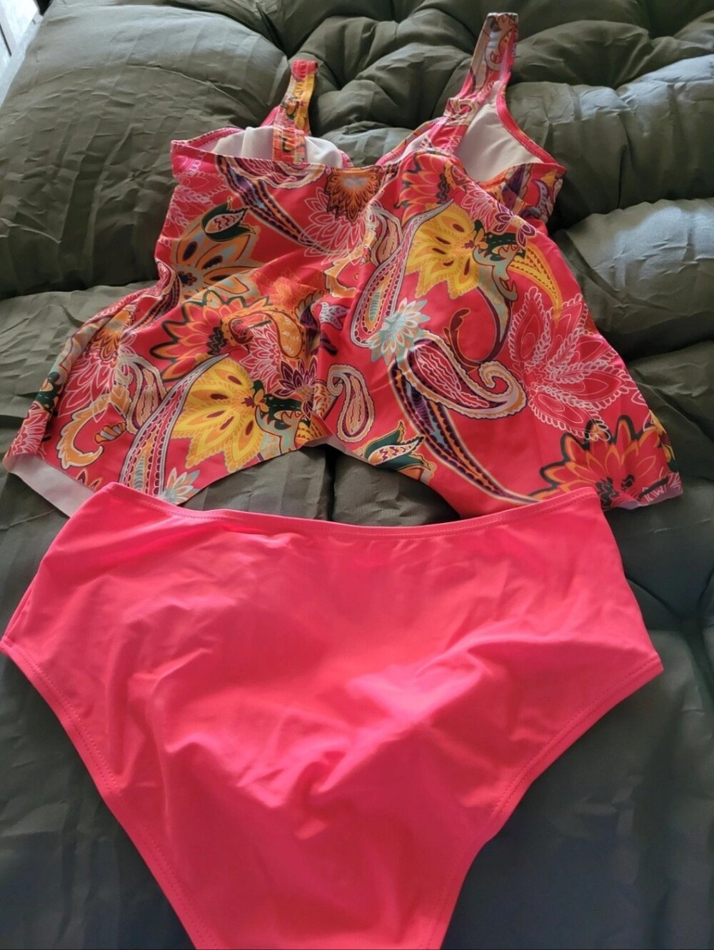 Women's Pink Floral Tankini Set - Vibrant Paisley Swimwear